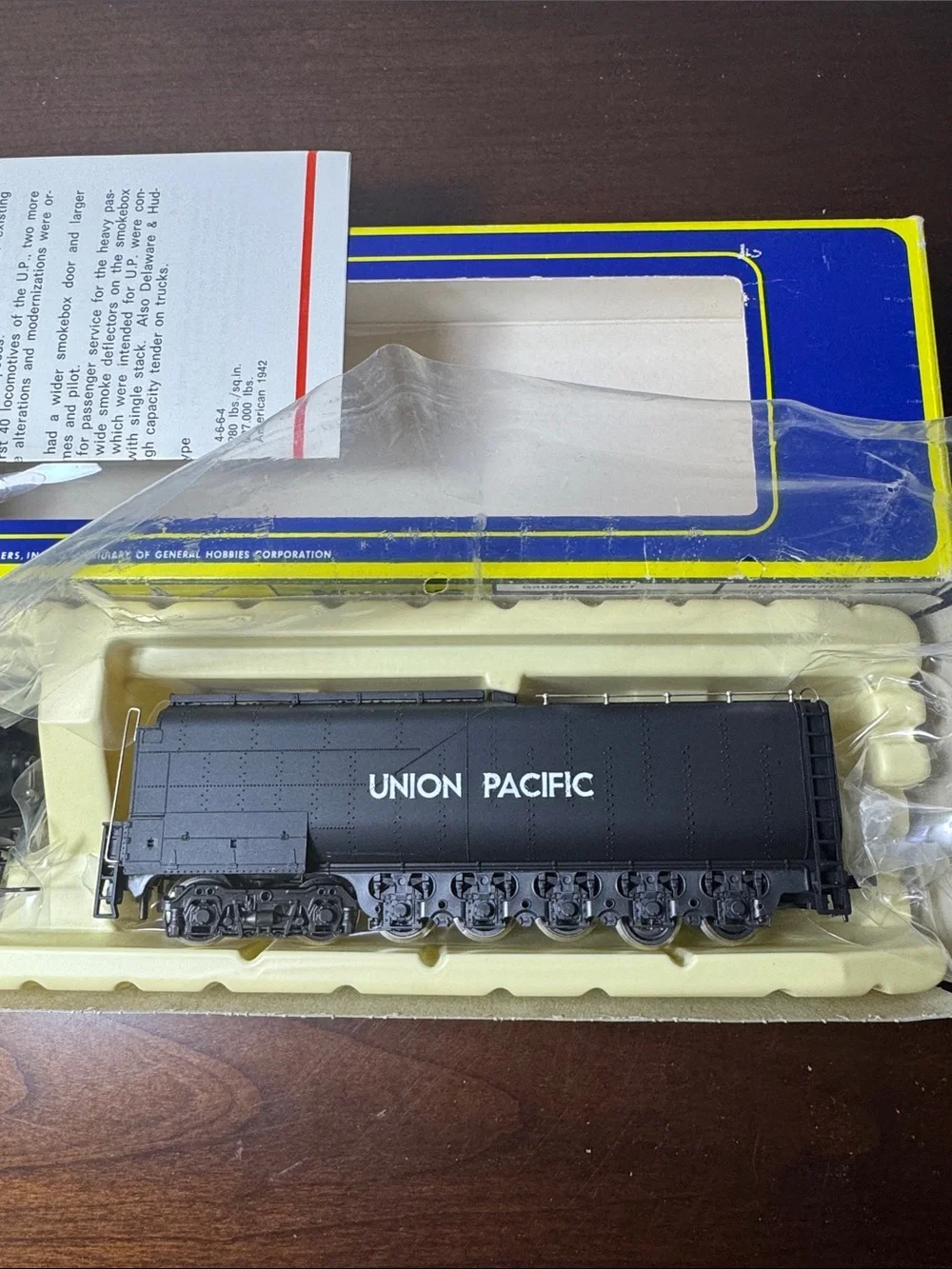 AHM Union Pacific 4-6-6-4 HO Scale Black Challenger Steam Locomotive Train (New)
